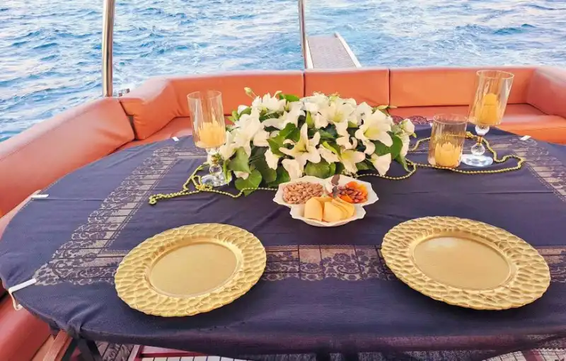 Konaklamalı veya Günübirlik Boğaz Turu – 10 Kişilik Özel Yapım Motoryat