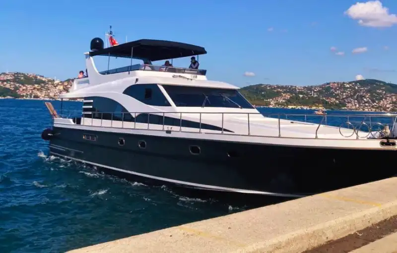 Enhance Your Special Days with a Stylish & Comfortable Yacht in the Bosphorus