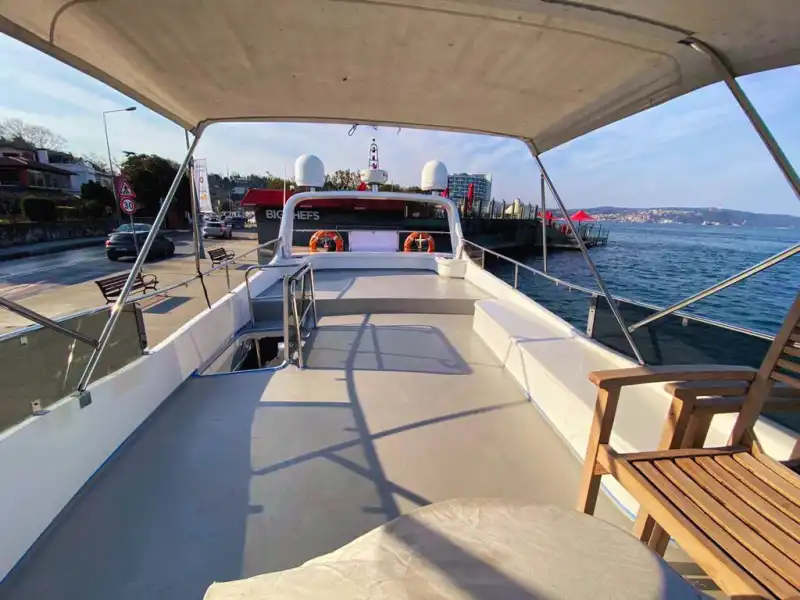 Наслаждайтесь приятными моментами на прохладных водах Босфора на частной яхте с отправлением из Тарабьи, Стамбул