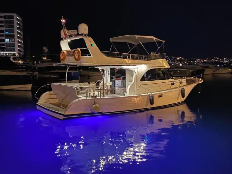 Наслаждайтесь приятными моментами на прохладных водах Босфора на частной яхте с отправлением из Тарабьи, Стамбул