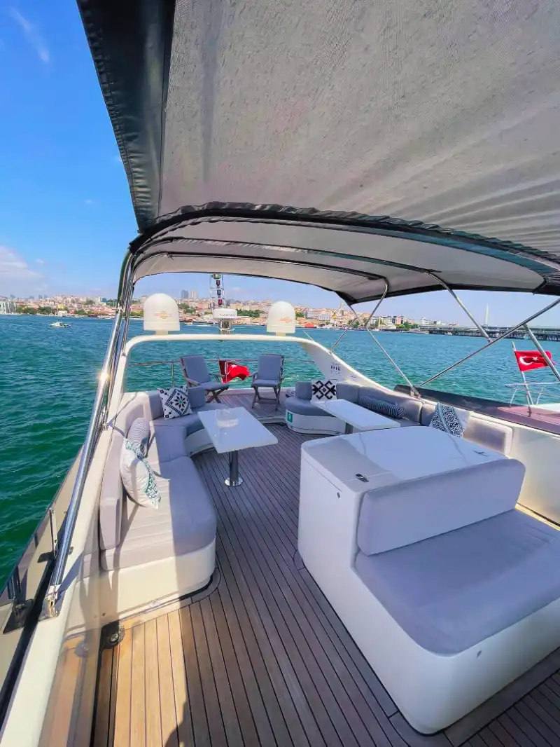 Наслаждайтесь потрясающими видами на Босфор на 21-метровой яхте