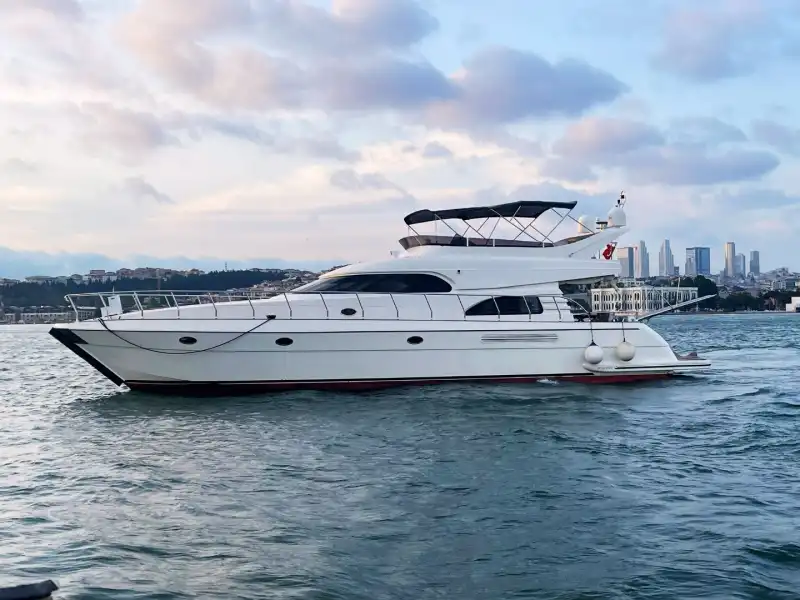 Наслаждайтесь потрясающими видами на Босфор на 21-метровой яхте