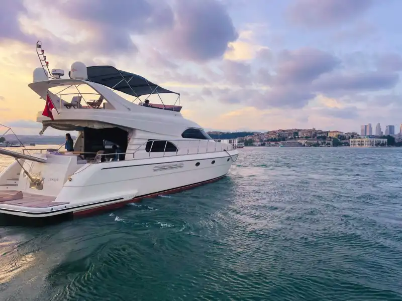 Наслаждайтесь потрясающими видами на Босфор на 21-метровой яхте