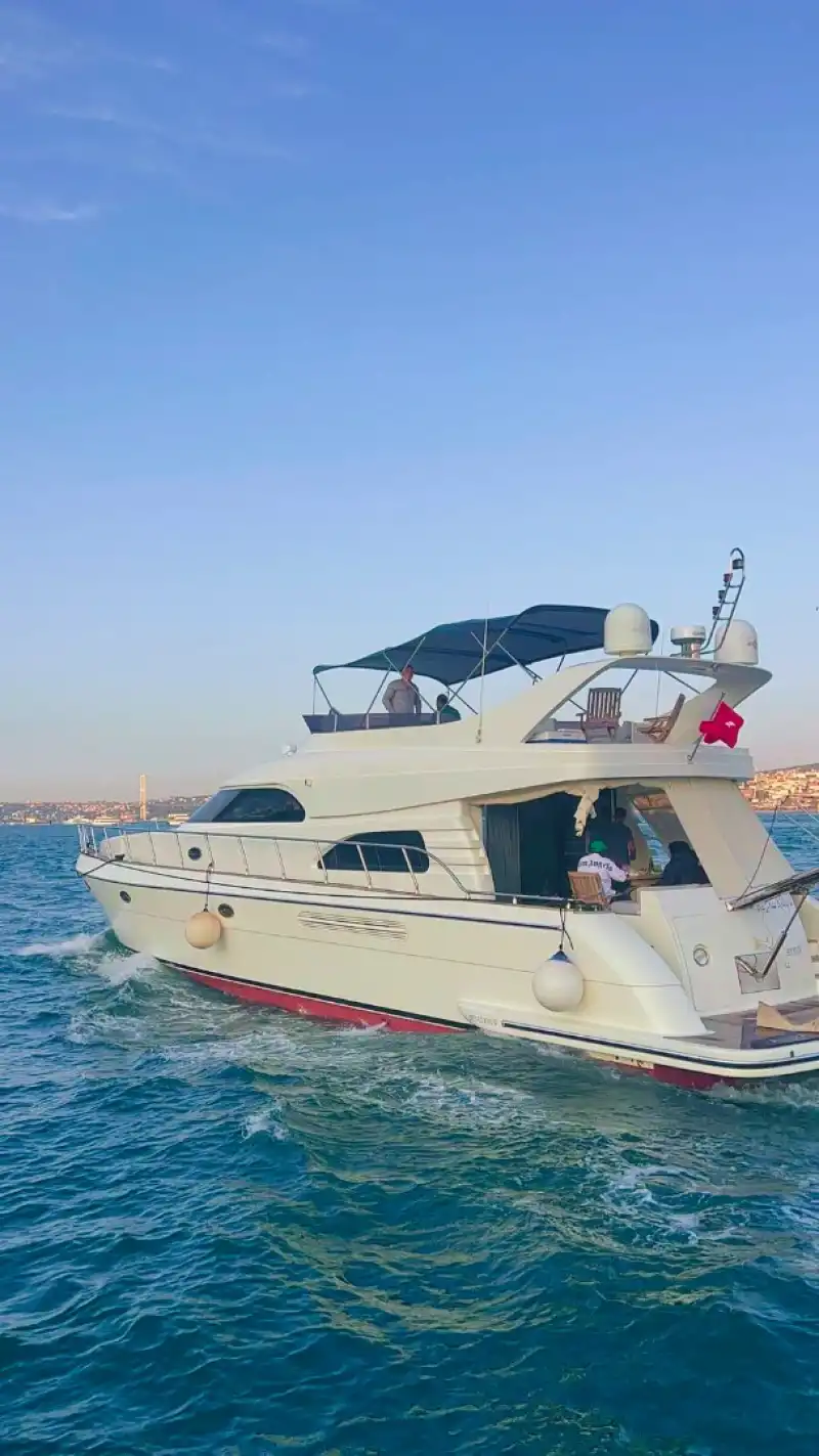 Наслаждайтесь потрясающими видами на Босфор на 21-метровой яхте