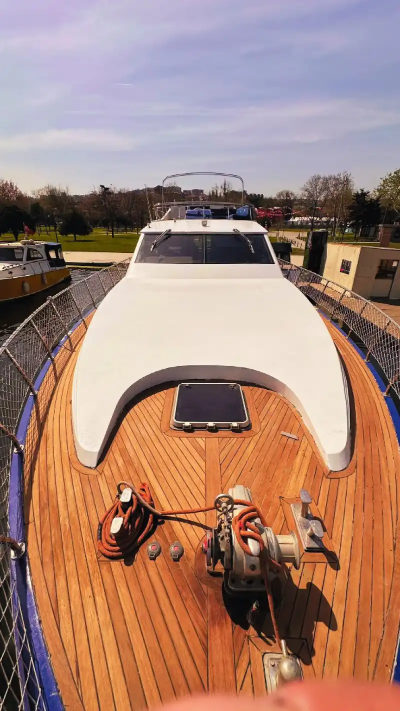 Overnight and Daily Motor Yacht Rental Options in Istanbul!