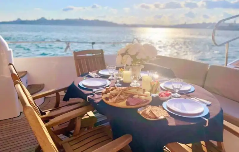 Unkapanı Özel Yat Kiralama – Saatlik veya Günübirlik Seçenekler