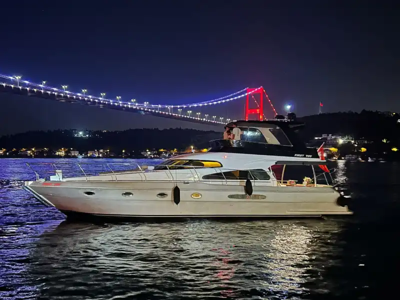 Lüks ve Özel: İstanbul'da Sevdiklerinizle Özel Bir Deniz Turu