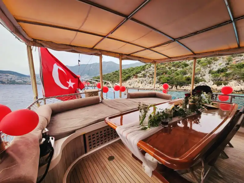 Kalkan’ın Turkuaz Koylarında Unutulmaz Bir Yüzme ve Gezi Deneyimi