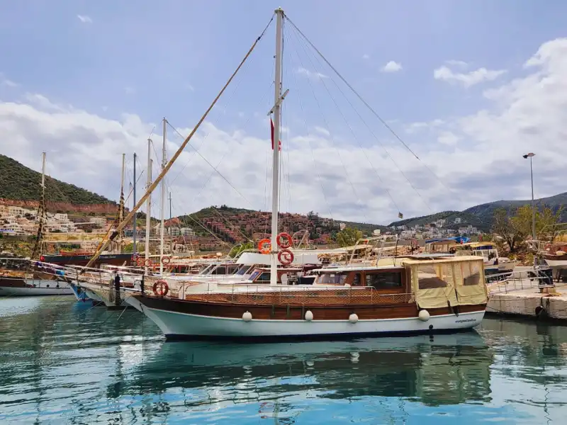 Kalkan’ın Turkuaz Koylarında Unutulmaz Bir Yüzme ve Gezi Deneyimi