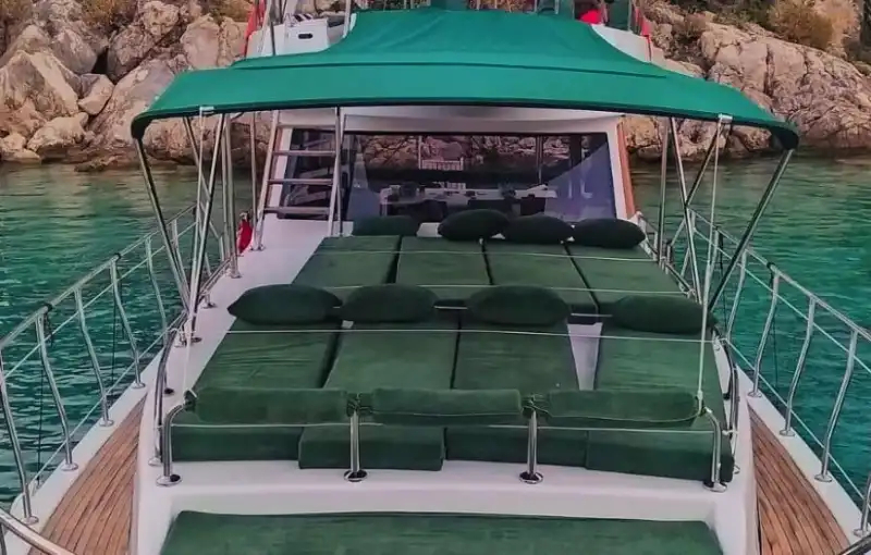 Аренда яхты в Калкане для романтического отдыха или вечеринок