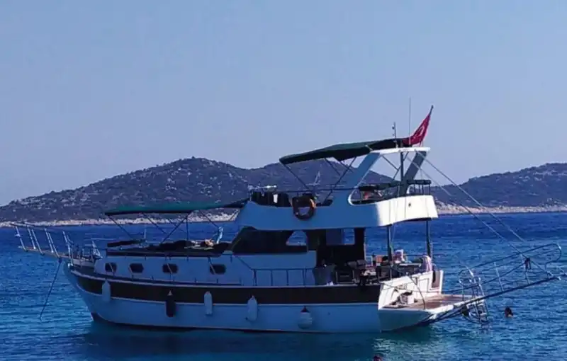 Аренда яхты в Калкане для романтического отдыха или вечеринок