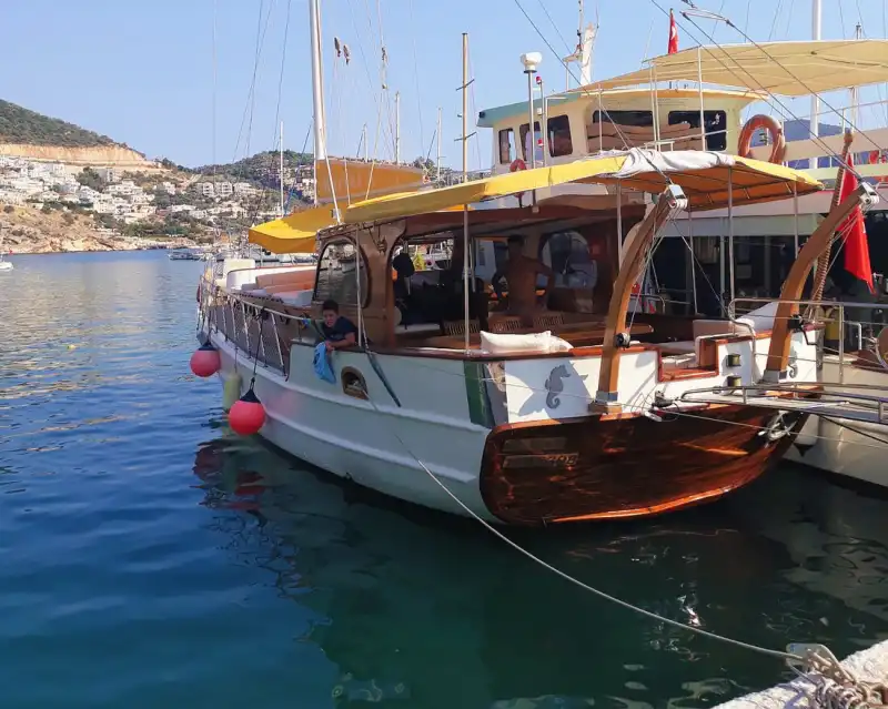 Забронируйте частную аренду яхты в Калкане для роскошного морского отдыха