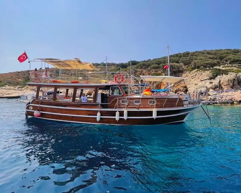 Забронируйте частную аренду яхты в Калкане для роскошного морского отдыха