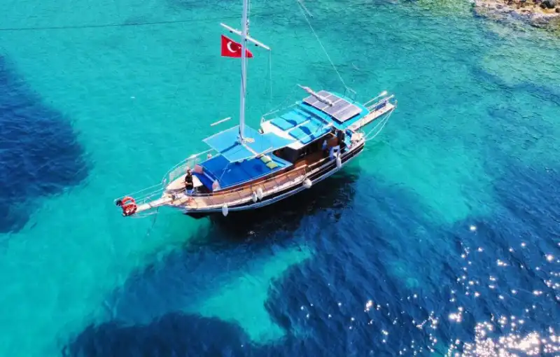 Исследуйте живописные бухты Калкана на 13-метровой частной яхте