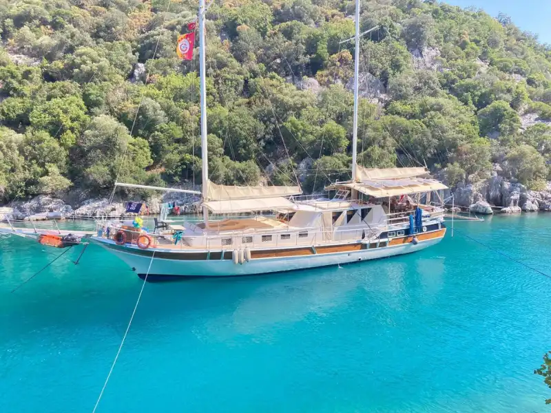 Путешествуйте по чистым водам Каша на частной гулете