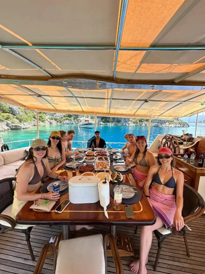 Путешествуйте по чистым водам Каша на частной гулете