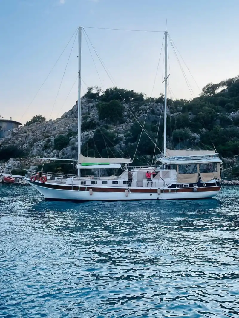 Путешествуйте по чистым водам Каша на частной гулете