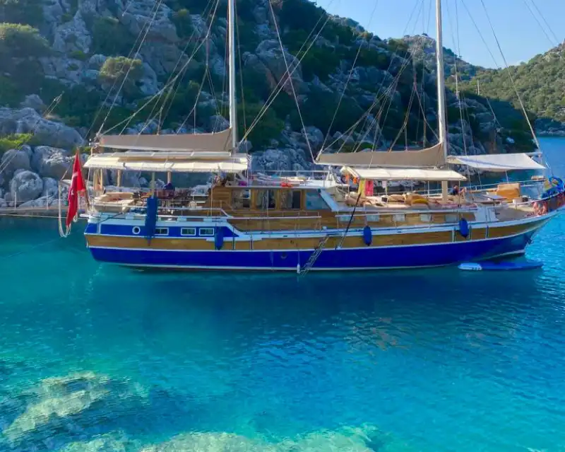 Путешествуйте по чистым водам Каша на частной гулете