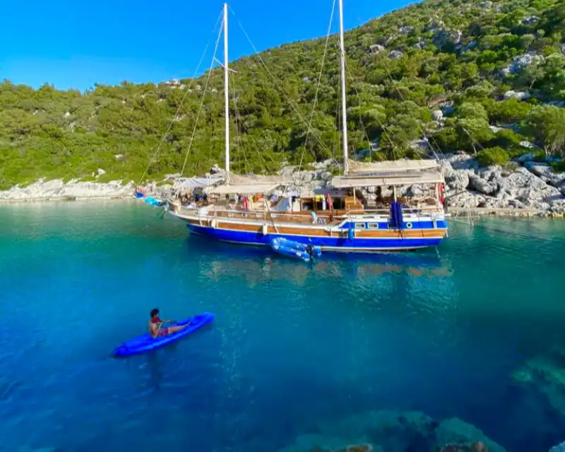 Путешествуйте по чистым водам Каша на частной гулете