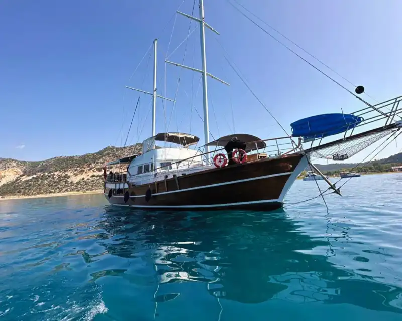 Отдых наедине с морем: Частный гулет с 5 каютами в Каше!