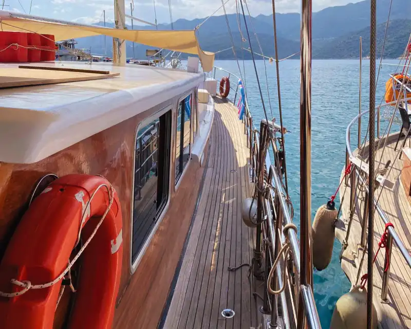 Ночное путешествие в Кекове на полностью оборудованном гулете