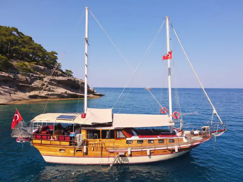 Романтический уикенд или семейный отдых – яхта вашей мечты!