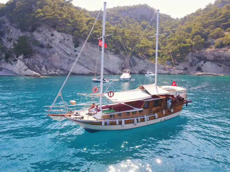 Романтический уикенд или семейный отдых – яхта вашей мечты!