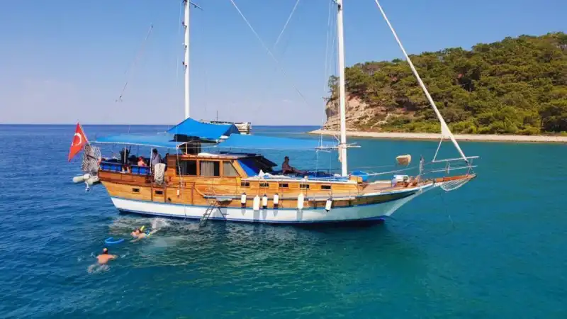 Романтический уикенд или семейный отдых – яхта вашей мечты!