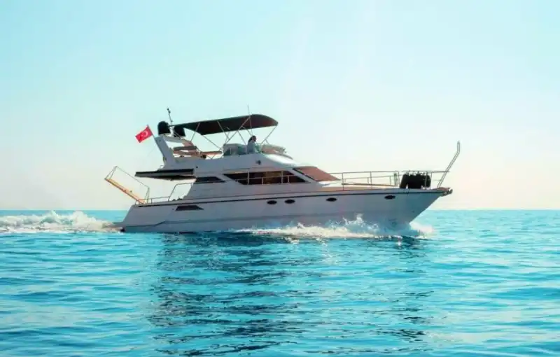 Самое эксклюзивное голубое путешествие – 14-метровая моторная яхта