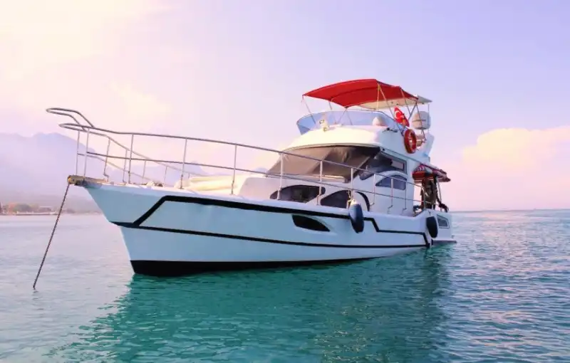 Испытайте лучшее в Кемере – аренда роскошной моторной яхты