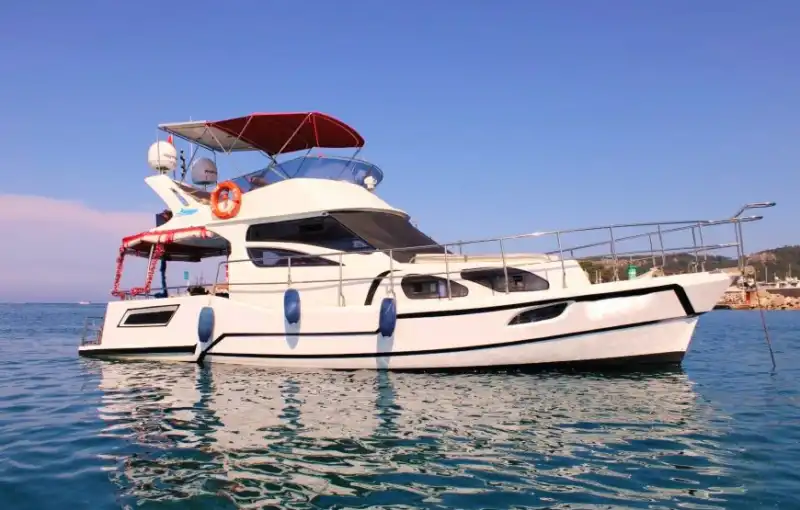 Испытайте лучшее в Кемере – аренда роскошной моторной яхты