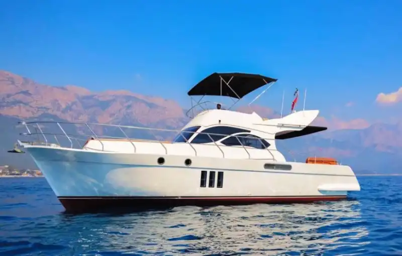 Kemer’den Hareket Eden 12 Kişilik Uygun Fiyatlı Yat Kiralama Seçeneği