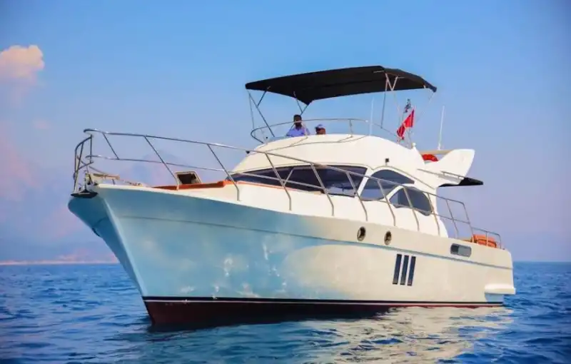 Kemer’den Hareket Eden 12 Kişilik Uygun Fiyatlı Yat Kiralama Seçeneği