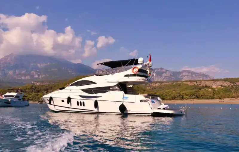 Bekarlığa Veda Partisi veya Romantik Bir Gün: Kemer’de Azimut Yat!