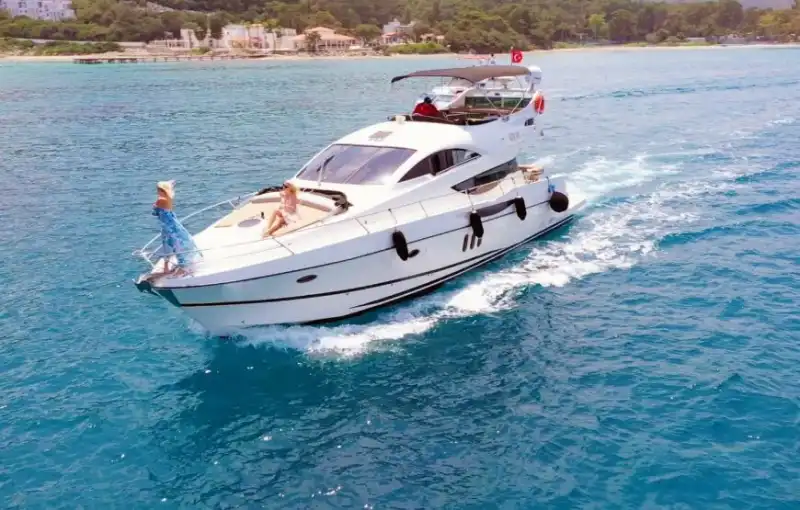 Bekarlığa Veda Partisi veya Romantik Bir Gün: Kemer’de Azimut Yat!