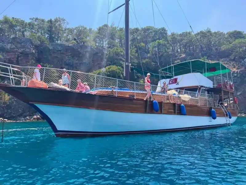 Незабываемые воспоминания на яхте, сочетающей роскошь и развлечения