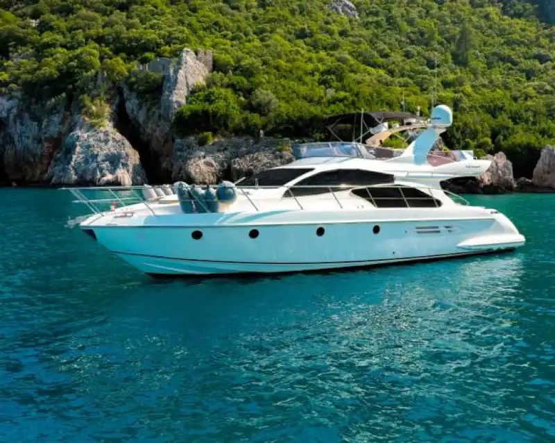 An Unforgettable Sea Holiday in the Turquoise Waters of the Mediterranean with a 3-Cabin Azimut