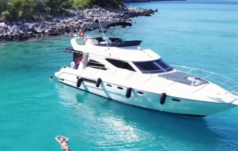 Наслаждайтесь морем на яхте вместимостью 12 человек в Кемере