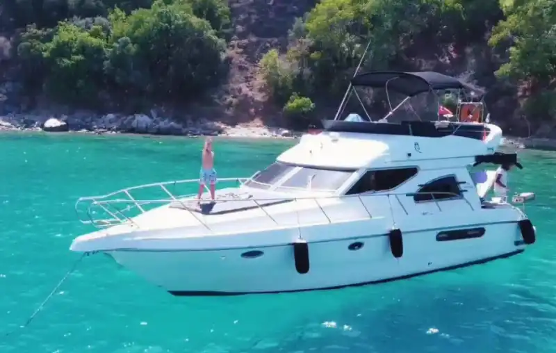 Наслаждайтесь морем на яхте вместимостью 12 человек в Кемере