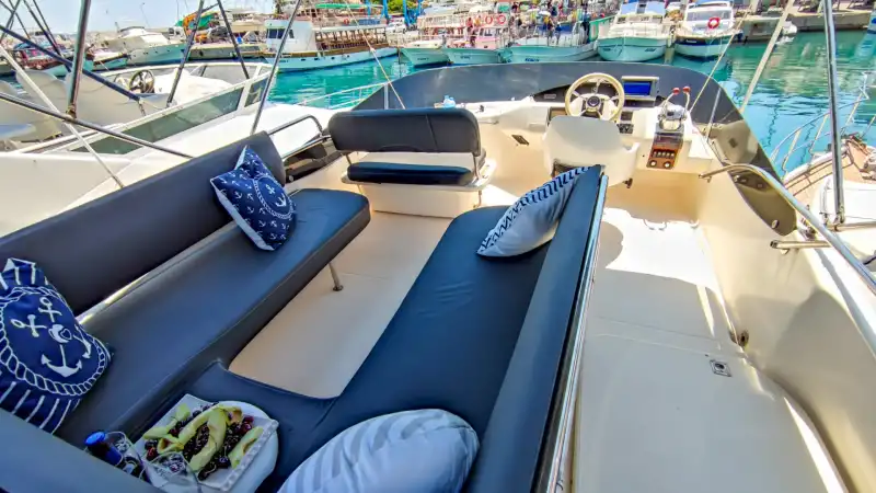 Наслаждайтесь морем на яхте вместимостью 12 человек в Кемере