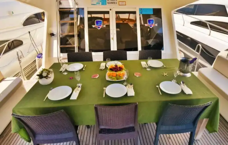 İş Toplantılarınız ve Özel Organizasyonlarınız İçin Kemer’de Motoryat Kiralama