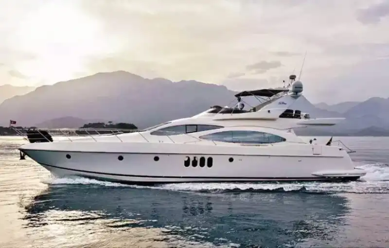 Роскошная яхта Azimut в Анталии-Кемере – Незабываемый морской отдых!