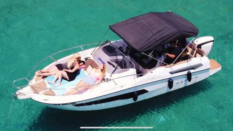 Скорость и комфорт в Кушадасы: Прокат катера Karnic!