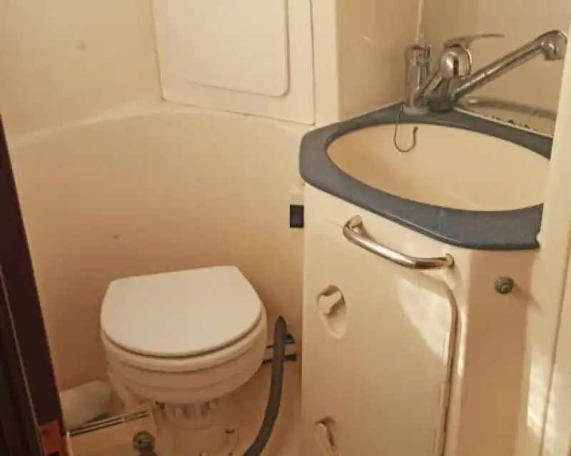 Покорите ветер в Кушадасы: Аренда яхты Beneteau!