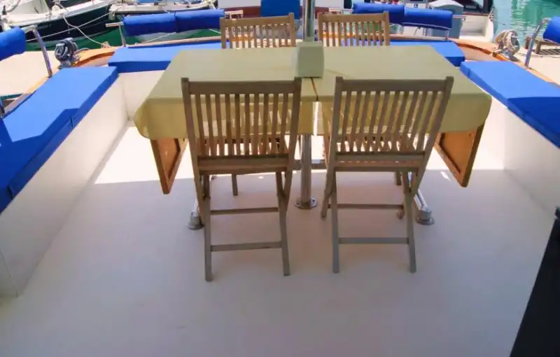 Насладитесь круизом на 14-метровой яхте вместимостью 10 человек