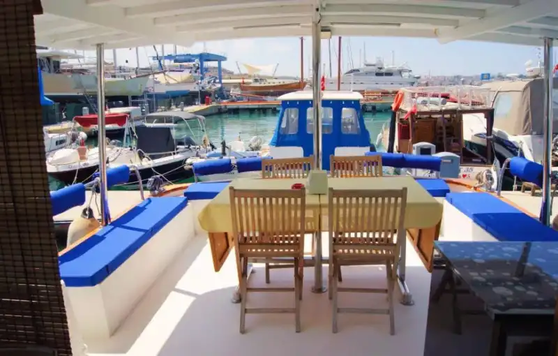 Насладитесь круизом на 14-метровой яхте вместимостью 10 человек