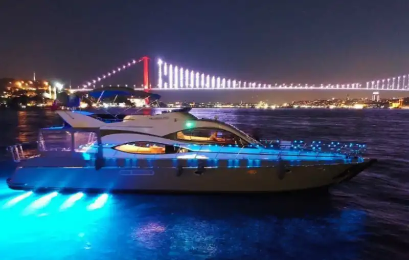 Роскошный 21 -метровый яхтенный тур по Босфору в Стамбуле!