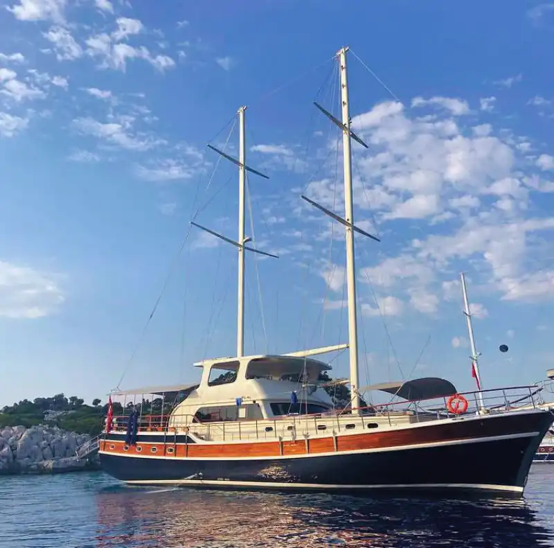 23 Metrelik Konforlu Gulet ile Marmaris Bozburun’da Huzurlu Bir Tatil