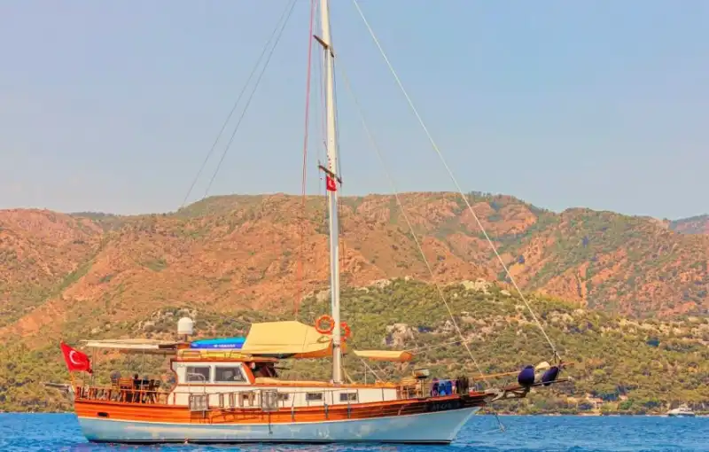 Marmaris’in Gizli Koylarını Keşfedin: Konforlu ve Şık Tekne Deneyimi