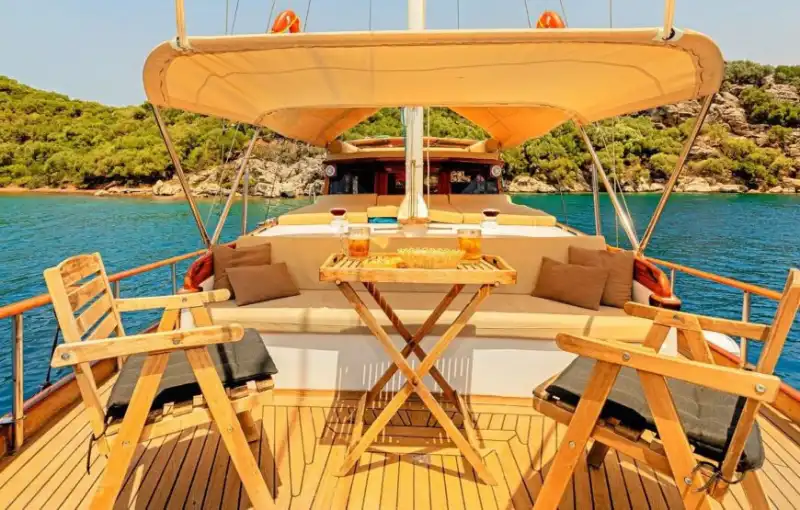 Marmaris’in Gizli Koylarını Keşfedin: Konforlu ve Şık Tekne Deneyimi